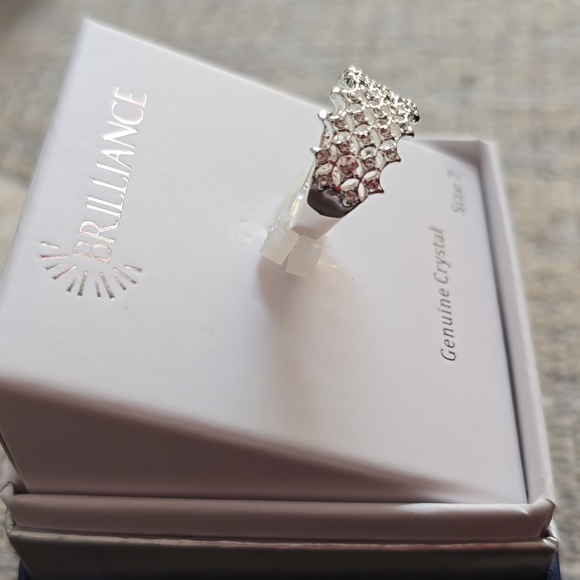 BRILLANCE BRAND WOMENS SILVER "GENUINE CRYSTAL" FASHION RING SIZE 7 - Picture 11 of 11